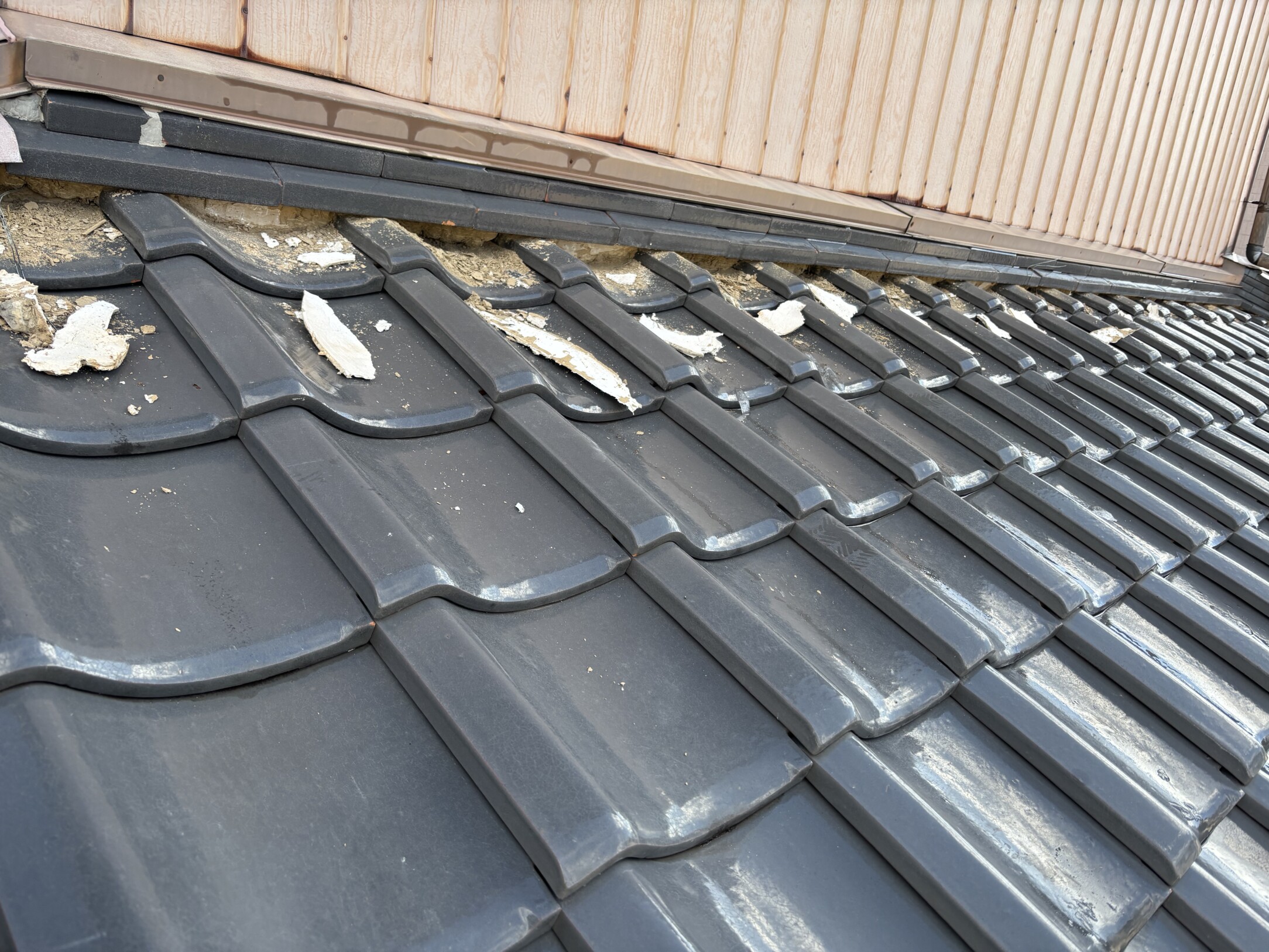 一宮市　Ｋ様邸　屋根瓦漆喰左官工事｜愛知・岐阜で屋根工事・修理・リフォームは一宮市のエスジーコンストラクション｜火災保険対応｜工事後毎年１年点検無料